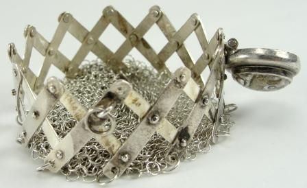 833 Silver Victorian Chatelaine Mesh Purse Gatetop 1900  