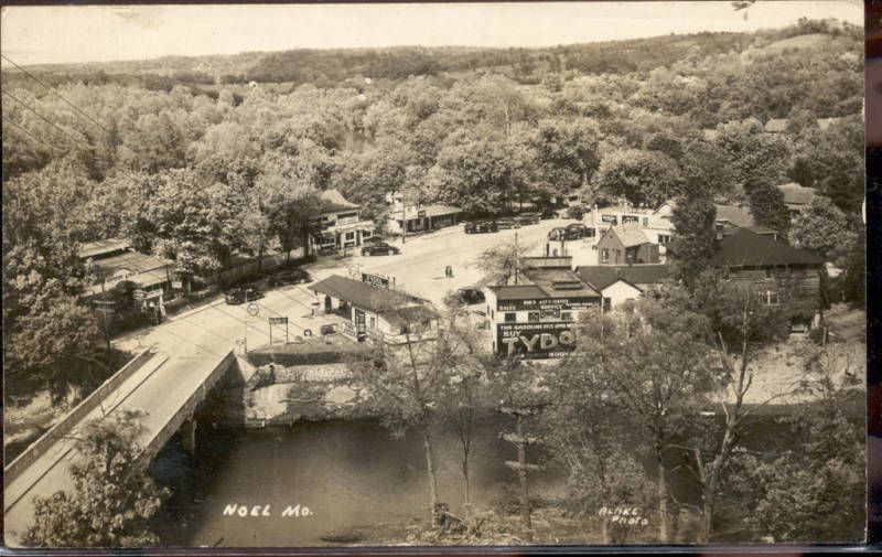 NOEL, MO ~ TYDOL GAS STATION AUTOS ~ RPPC used 1948  