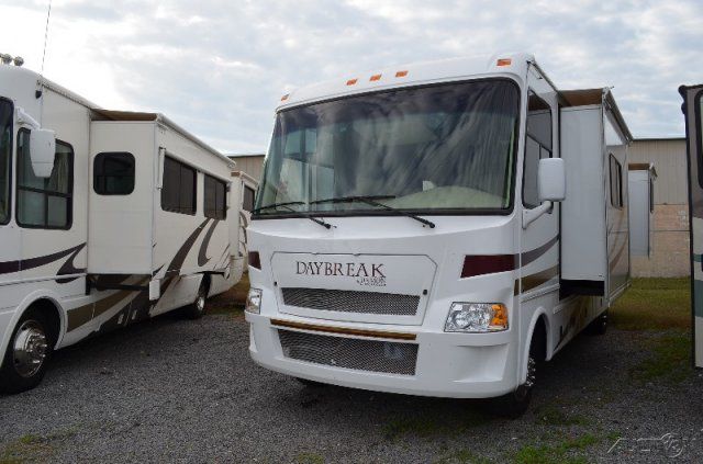   3135 3 Slide 32 Foot Class A Motorhome RV Camper 8900 Miles  