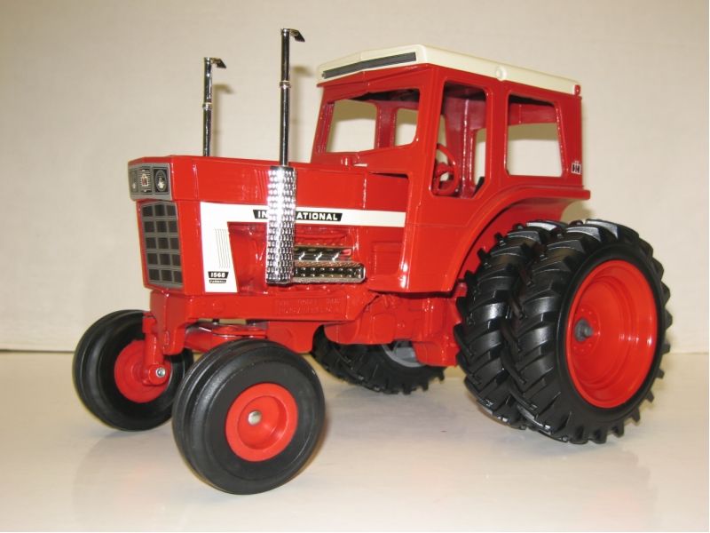 Up for sale is a 1/16 INTERNATIONAL HARVESTER 1568 V 8 tractor with 