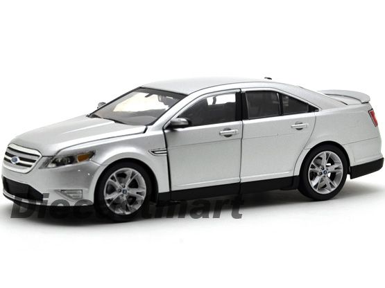 GREENLIGHT 124 FORD TAURUS SHO 2010 DIECAST SILVER  