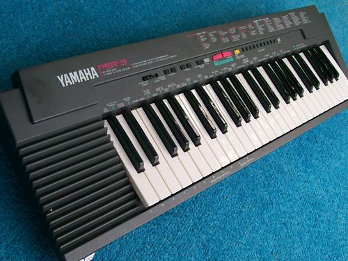 YAMAHA PORTASOUND PSR 3 SYNTHESIZER w/adpt  