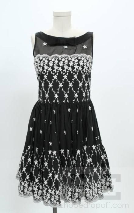  Valentino Black & White Floral Embroidery A line Dress Size US 6 NEW