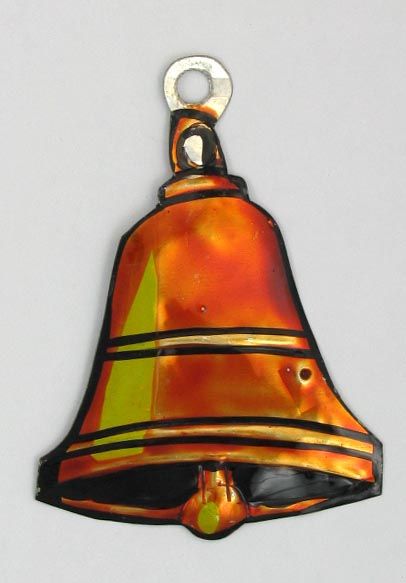 COLORFUL AND ORIGINAL TIN ORNAMENT DEPICTING A MEXICAN LOTERIA CARD 