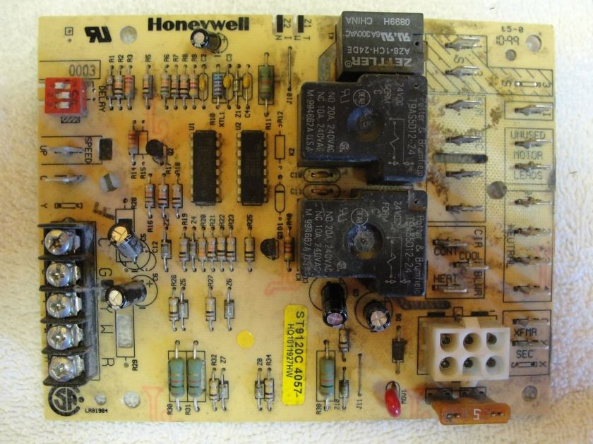 GAS FURNACE CONTROL CIRCUIT BOARD  