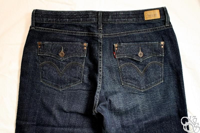 LEVIS JEANS 525 Perfect Waist Dark Sky Denim Womens Capris New  