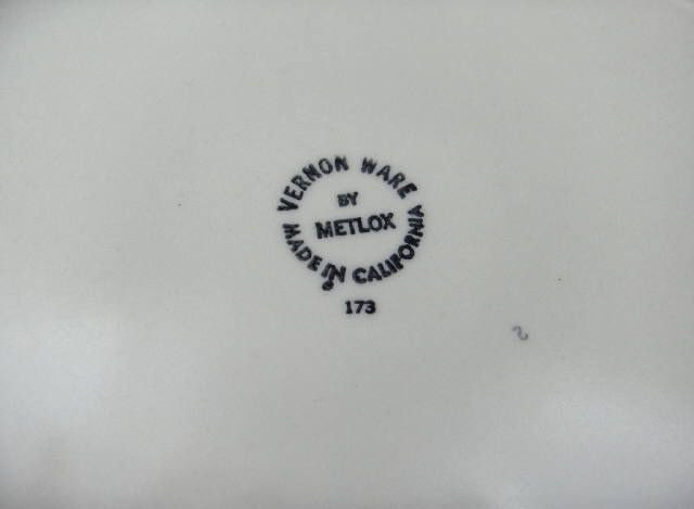 Up for bid is a beautiful oval serving tray (14.50”) made by Metlox 