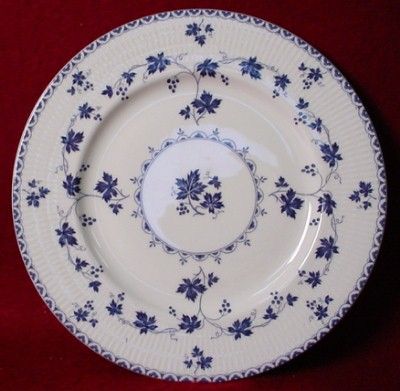 ROYAL DOULTON china YORKTOWN TC1013 pttrn DINNER PLATE  