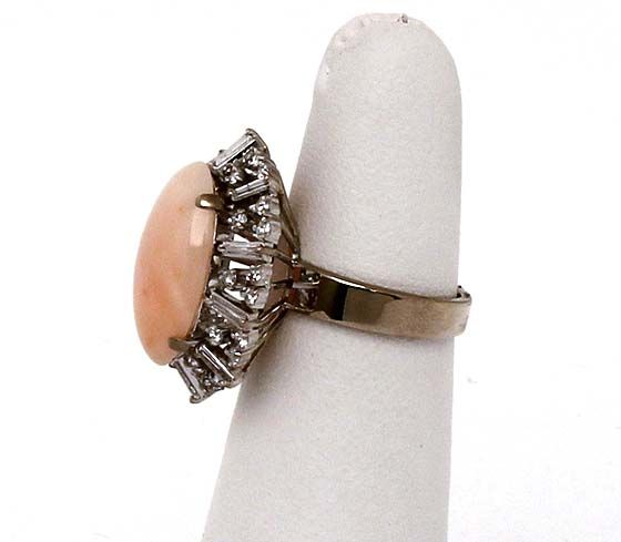 TRENDY 18K GOLD DIAMONDS & ANGEL SKIN CORAL LADIES RING  