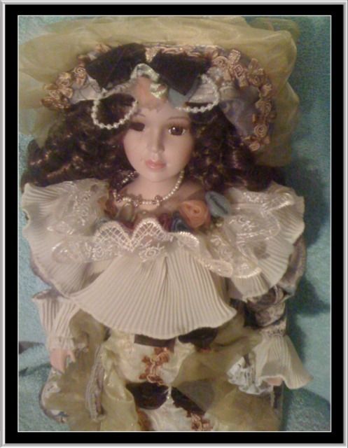 HEIRLOOM EDITION OF DUCK HOUSE VICTORIAN DOLLS NADINA  