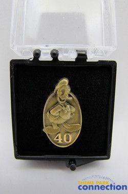   Cast Member 40 Year DONALD DUCK Bronze Service Award Mint Costume Pin