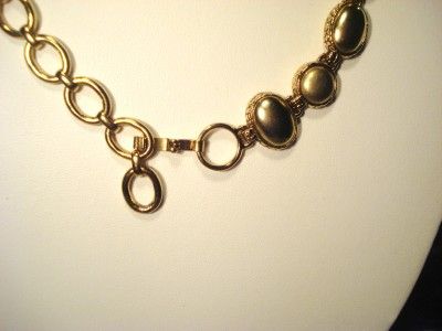 VINTAGE SIGNED LC (Liz Claiborne) CHAIN OF SCULPTED MEDALLIONS GOLD 