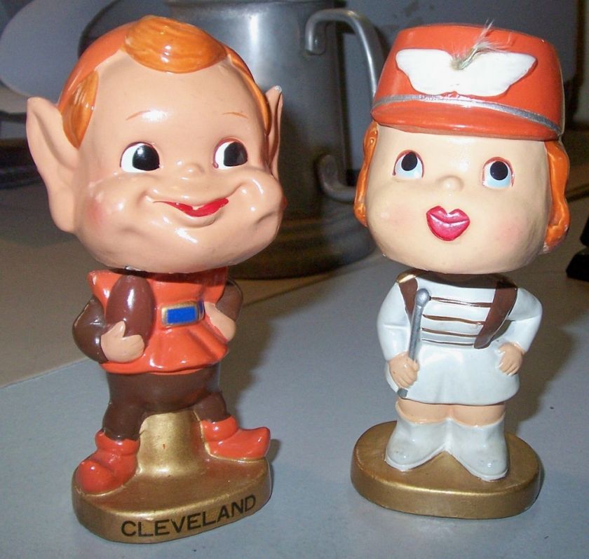 1960s Cleveland Browns Kissing Pair Bobbin Head Nodder  