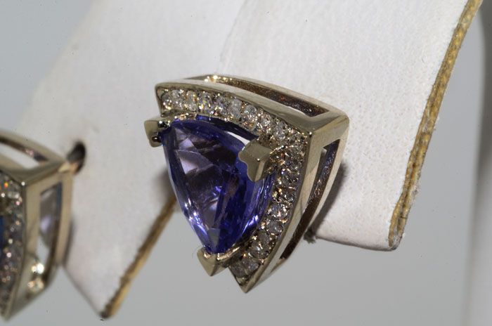 2,500 2.30CT TANZANITE & DIAMOND CLUSTER EARRINGS WOW  